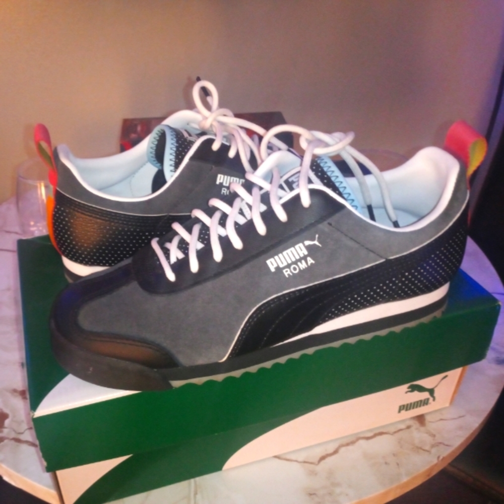 Women puma sneakers